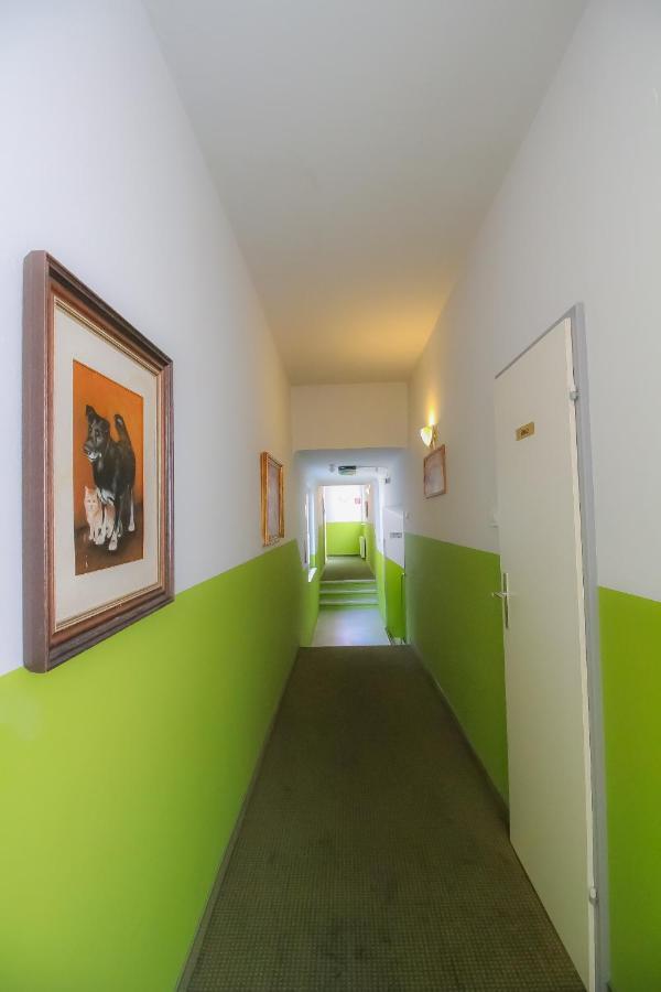 Queen Studio 3p Bs Wien